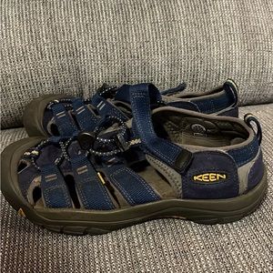 Keen blue sandals boys size 5